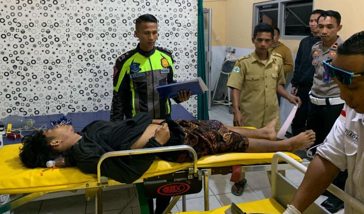 Korban kecelakaan maut yang terjadi di Sawah Ilie, Kabupaten Solok, melibatkan minibus dan sepeda motor, Rabu (23/4/2025) malam.