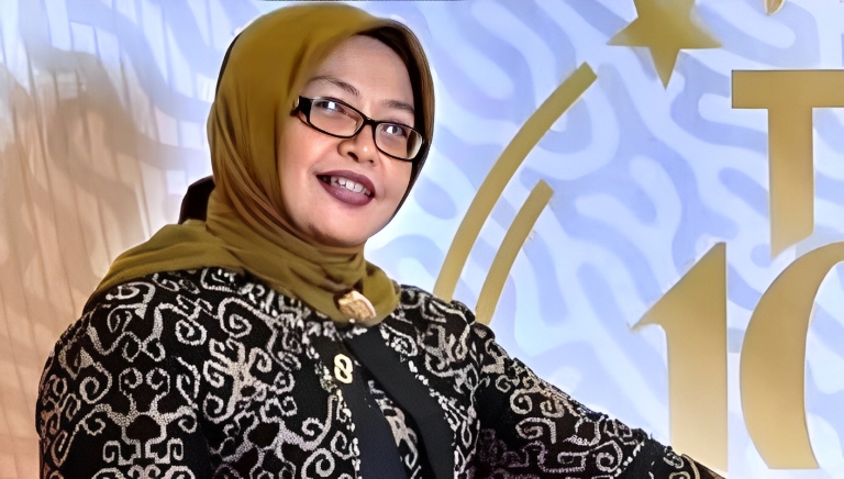 Direktur Utama PT BPR Batang Palangki Mandiri, Eliza Jumnalistra.