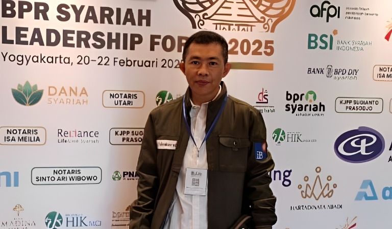 Direktur Utama PT BPRS Haji Miskin, Hendri Kamal.