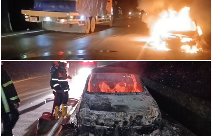 Minibus Grand Livina SV terbakar di Jalan Raya Padang-Solok, kawasan Indarung, Lubukkilangan, Kota Padang, Minggu (27/4/2025) malam.