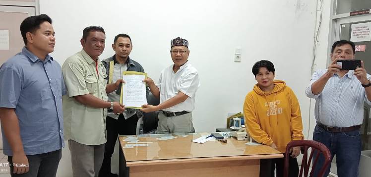 Penyerahan surat pernyataan agar KONI Sumbar tidak menunda penyelenggaraan&nbsp;Musorprov&nbsp;2025.