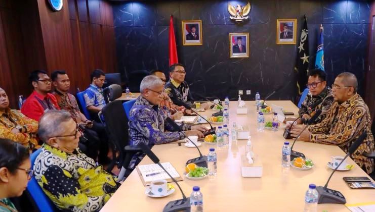 H Arisal Aziz melakukan kunjungan resmi ke Kantor Badan Narkotika Nasional (BNN) Pusat disambut oleh Kepala BNN, Komjen Pol Dr Marthinus Hukom, Selasa (29/4/2025).