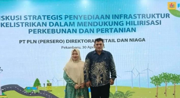 Manager PT Karya Agung Megah Utama (KAMU), Suherman dan istri.