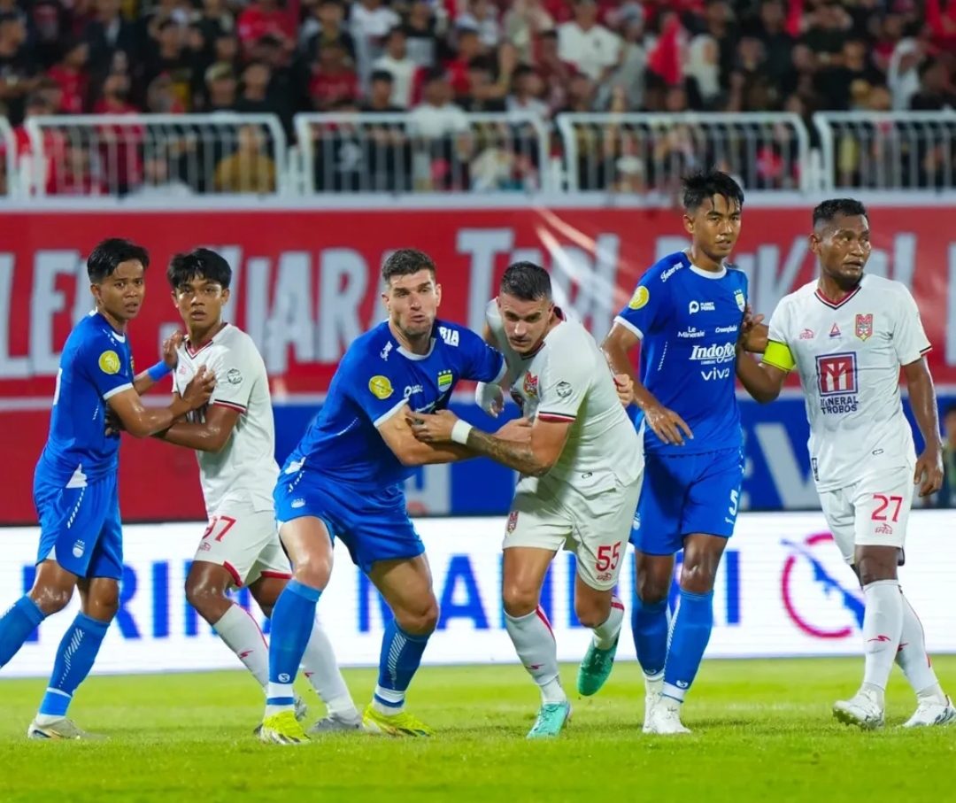 Malut United mengalahkan Persib Bandung 1-0 dalam laga pekan ke-31 yang digelar di Stadion Gelora Kie Raha, Ternate, Maluku Utara, Jumat (2/5/2025) malam.(Foto: Instagram @malutunitedfc)