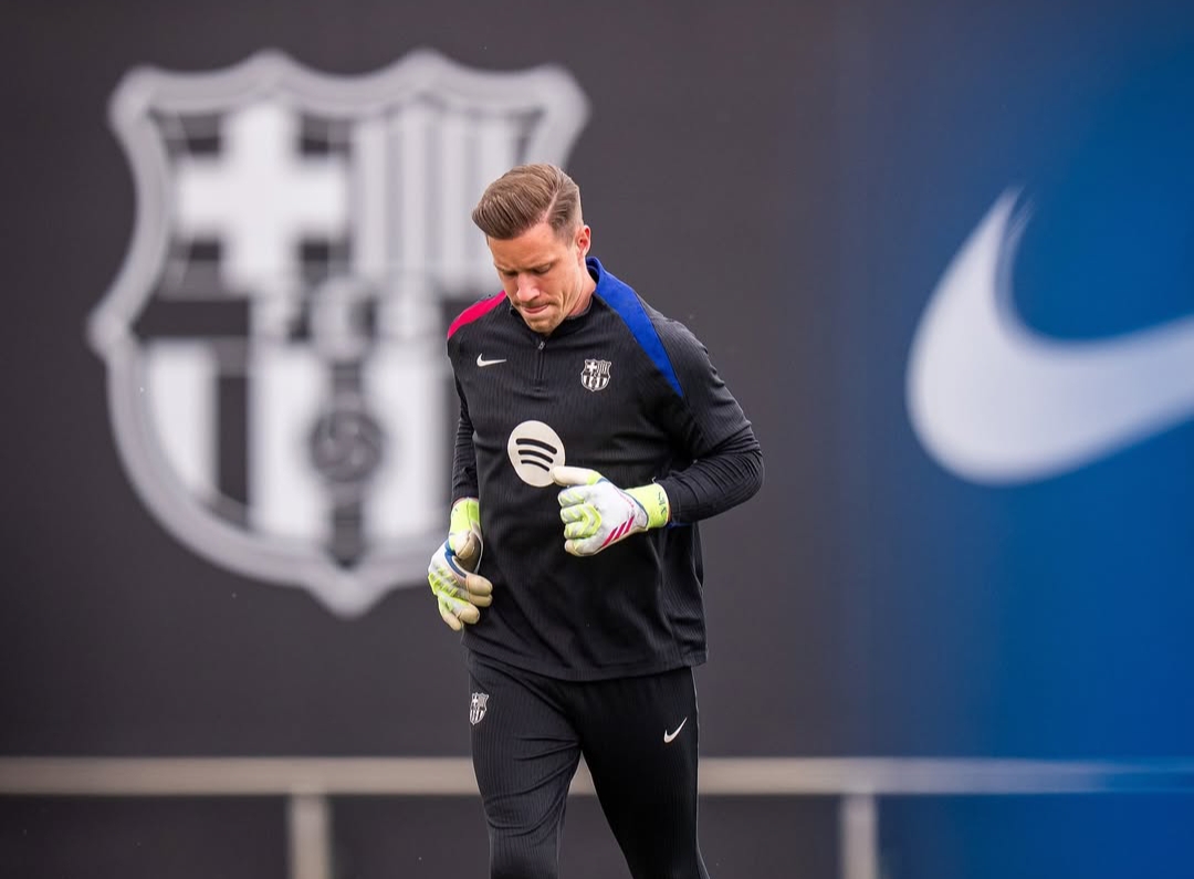 Pelatih Barcelona Hansi Flick resmi mengumumkan bahwa penjaga gawang, Marc-Andre ter Stegen kembali menjadi starter di laga melawan Valladolid. (Foto: Instagram @mterstegen1)