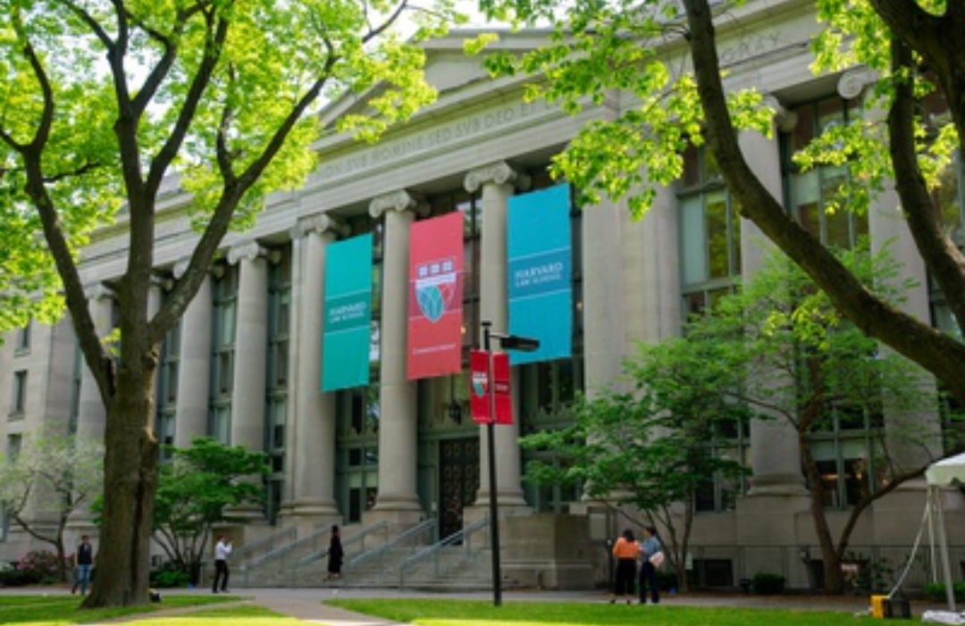 Presiden Amerika Serikat, Donald Trump, menyatakan akan mencabut status bebas pajak Universitas Harvard.(Foto: The Harvard Crimson)