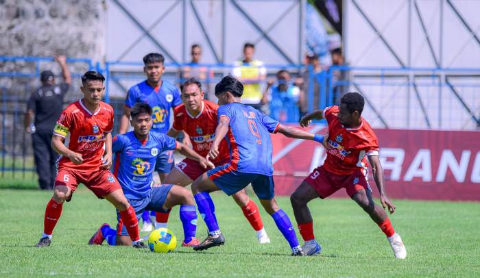 Josal FC (kostum merah) terpaksa mengubur mimpi melaju ke babak 16 besar Liga 4 Nasional setelah keluarnya keputusan dan kepastian dari PSSI, Minggu (4/5/2025)