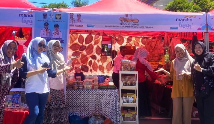 Pengusaha UMKM difasilitasi untuk mengikuti aneka bazar dan event di Kota Padang. (Foto Diskop UKM Padang)