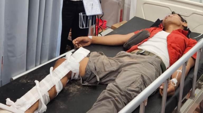 Salah seorang korban kecelakaan bus ALS dalam penanganan medis di rumah sakit, Selasa (6/5/2025).