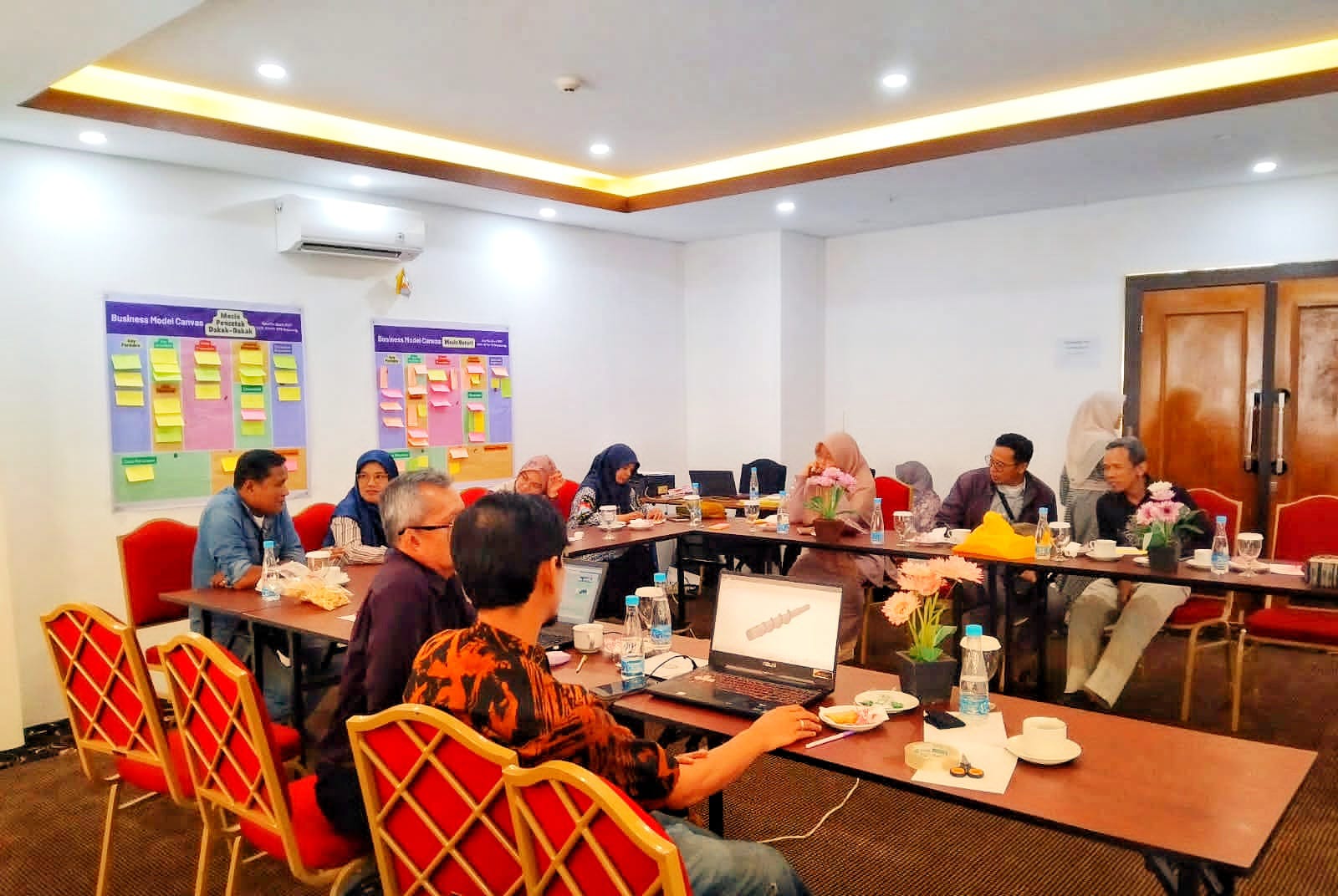 Politeknik Negeri Padang berhasil menyelenggarakan Focus Group Discussion (FGD) perdana sebagai bagian dari rangkaian penelitian Program Katalisator Kemitraan Berdikari Tahun 2024-2025.