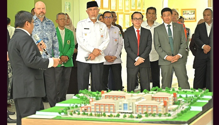 Gubernur Mahyeldi mendampingi kunker Kepala BNPB Letjen TNI Dr Suharyanto di Unand, Rabu (7/5/2025).