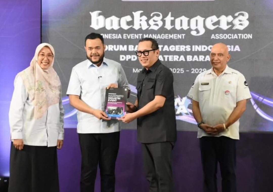 Wali Kota Padang Fadly Amran saat menutup muda Forum Backstagers Indonesia DPD Sumatera Barat masa bakti 2025&ndash;2029, di Bagindo Aziz Chan Youth Center, Rabu (7/5/2025). (Foto: Prokopim)