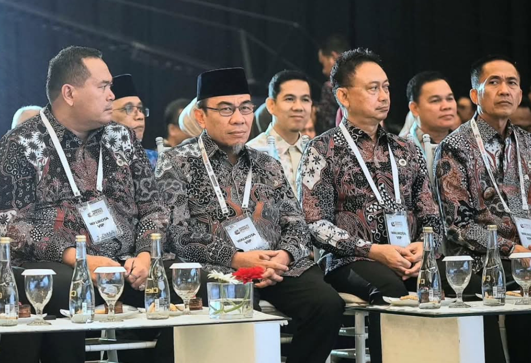 Wakil Wali Kota Padang hadir dalam Munas VII APEKSI di Surabaya, berharap kerja sama antar daerah meningkatkan pembangunan kota dan kesejahteraan rakyat.(Foto: Prokopim)