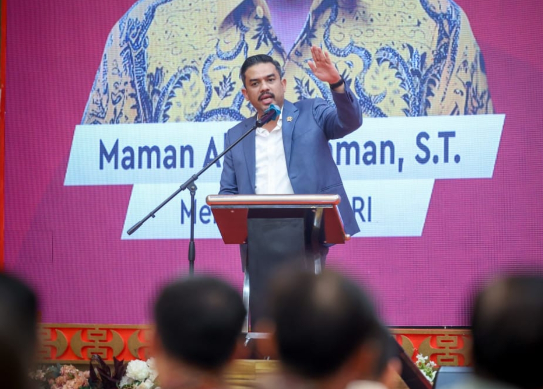 Menteri UMKM Maman Abdurrahman dalam acara sarasehan ekonomi yang diselenggarakan Bupati Sambas. (Foto: IST)