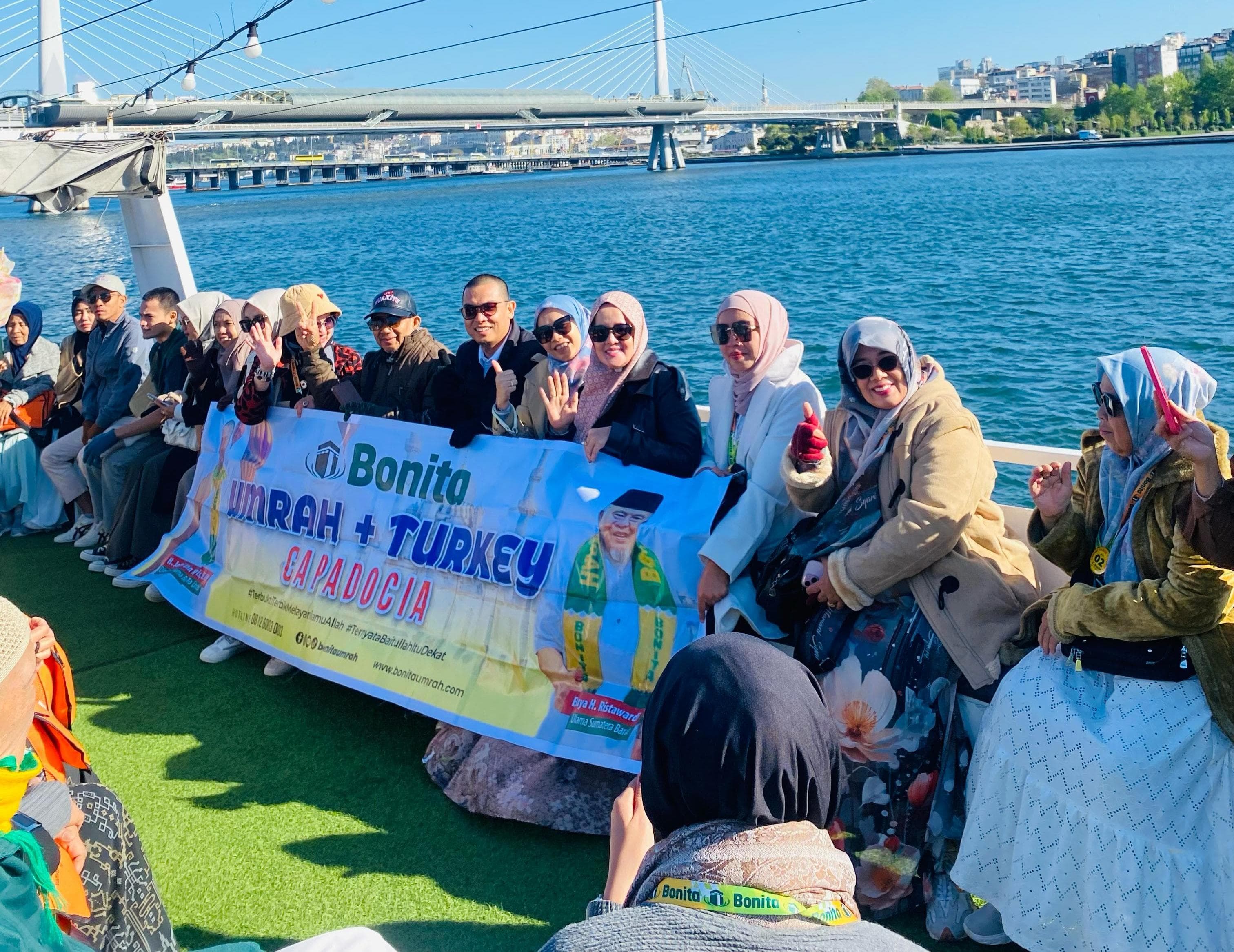 Jamaah Bonita Umrah dari Sumatera Barat dalam program unggulan Umrah Plus Turki Cappadocia.(Foto: IST)