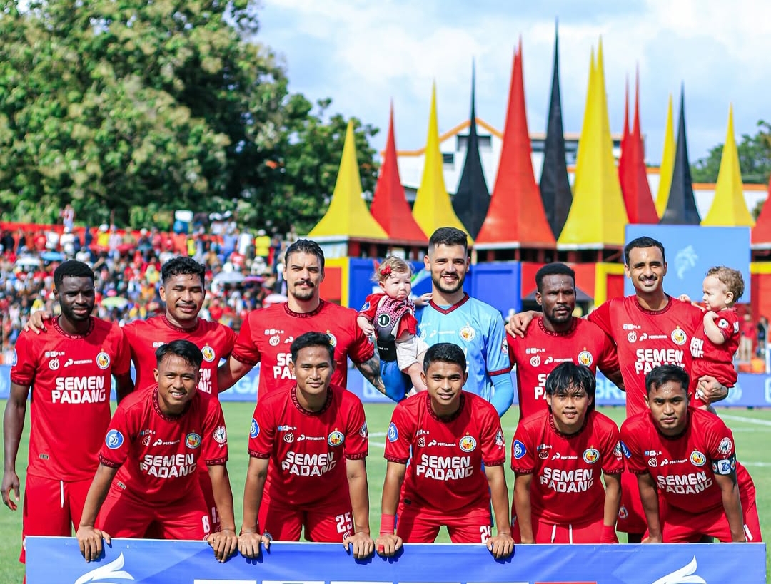 Semen Padang FC harus menang saat menjamu Persik Kediri di Stadion Haji Agus Salim pada Minggu (18/5/2025).(Foto: Instagram @semenpadangfcid)