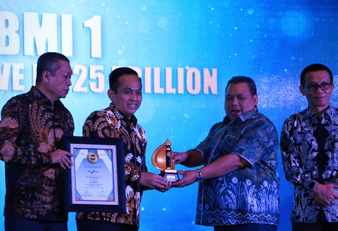 Direktur Utama Bank Nagari, Gusti Candra pada The Asian Post The Best Regional Champion 2025. (Foto: Humas)