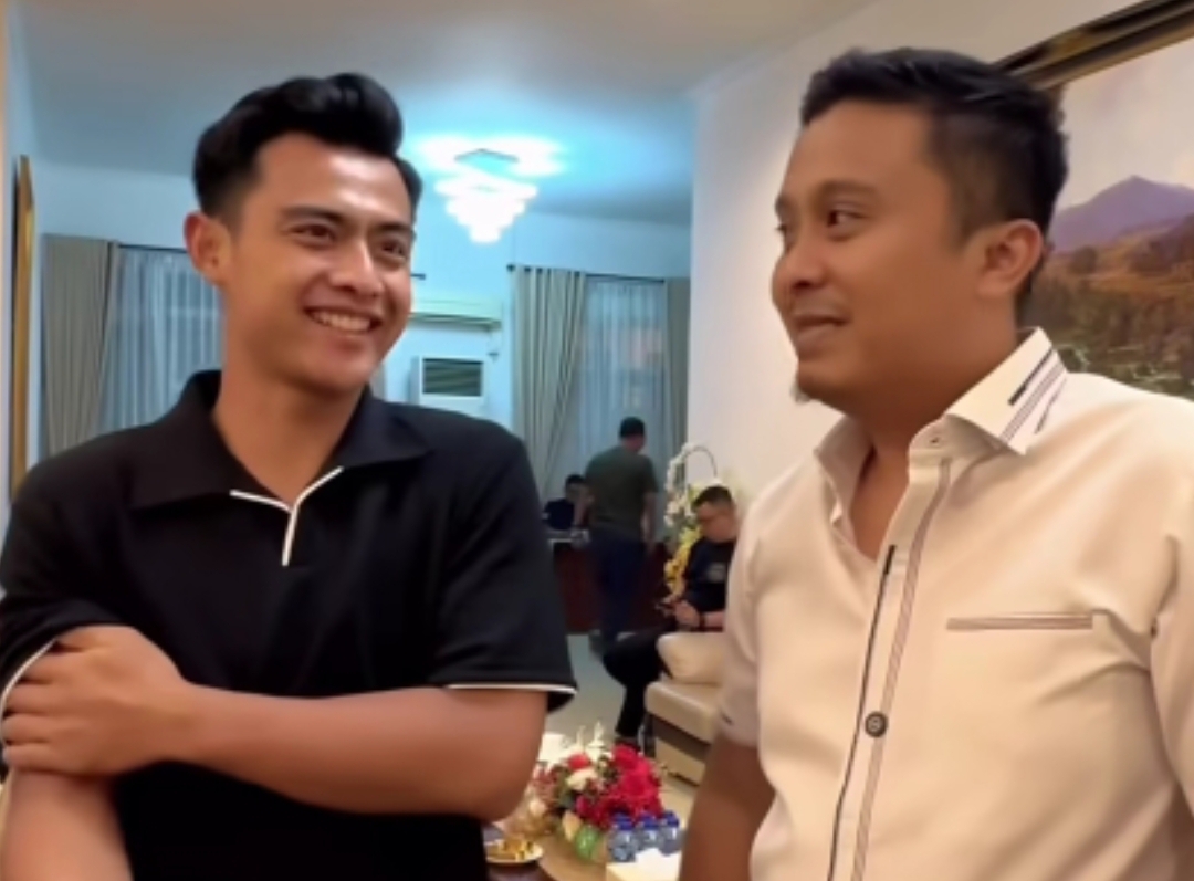 Pratama Arhan yang saat ini memperkuat Bangkok United dan Wagub Sumbar Vasko Ruseimy akan menyaksikan laga Semen Padang FC vs Persik Kediri. (Foto: SC Instagram)