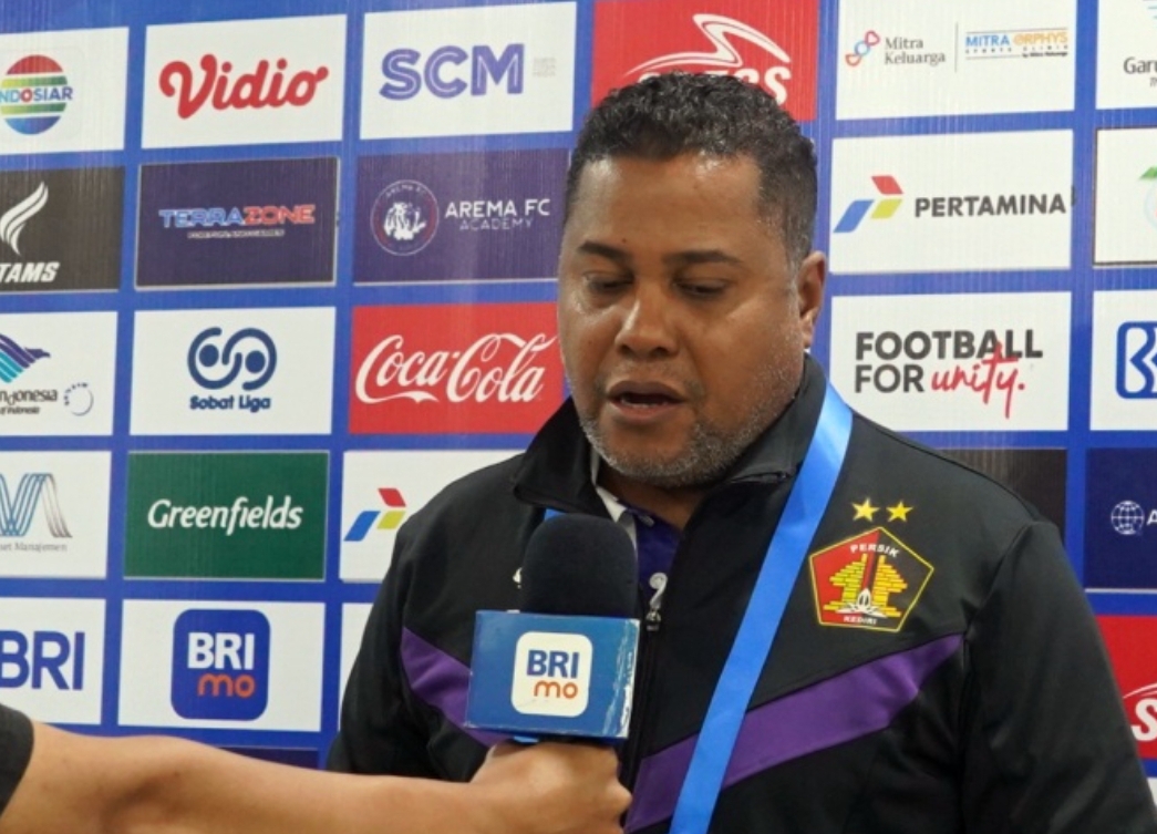 Pelatih Persik Kediri, Divaldo Alves, yang kembali ke Padang setelah 15 tahun. Pernah melatih Minangkabau FC.(Foto: LIB)