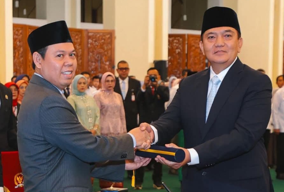 Ketua DPD RI Sultan B Najamudin resmi melantik Mohammad Iqbal sebagai Sekjen DPD RI, Senin (19/5). (Foto: Humas)