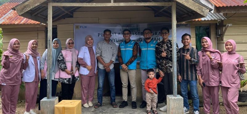 PT PLN UP3 Payakumbuh bersama Hawwary Dental Care hadirkan program "Senyum Terang, Rumah Bercahaya" yang memberikan bantuan penyambungan listrik gratis bagi warga kurang mampu di Limapuluh Kota.