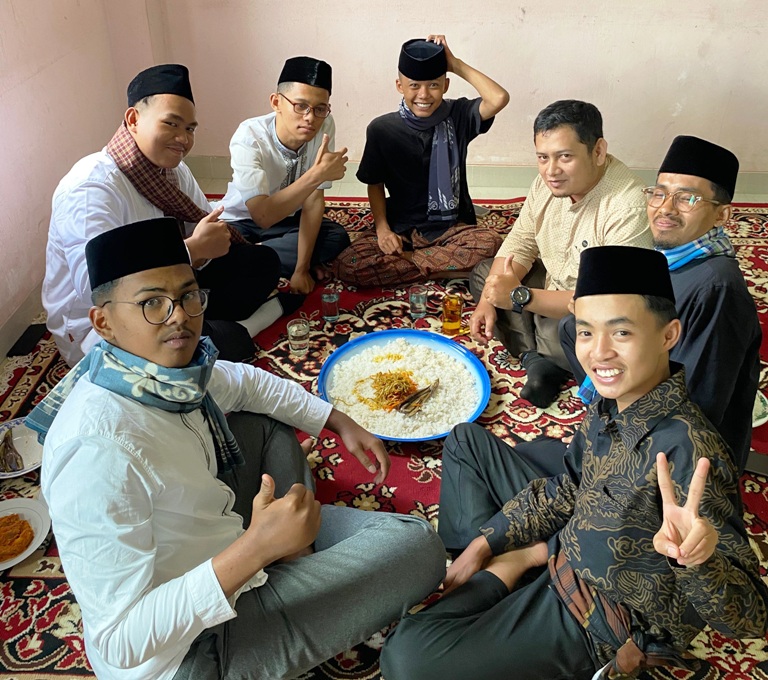 BERSEMANGAT: SMA Islam Al Ishlah Bukittinggi terlihat kompak dalam kegiatan P5 dengan tema kearifan lokal, yang dilaksanakan pada Selasa (13/5).(TIM LAMAN GURU)