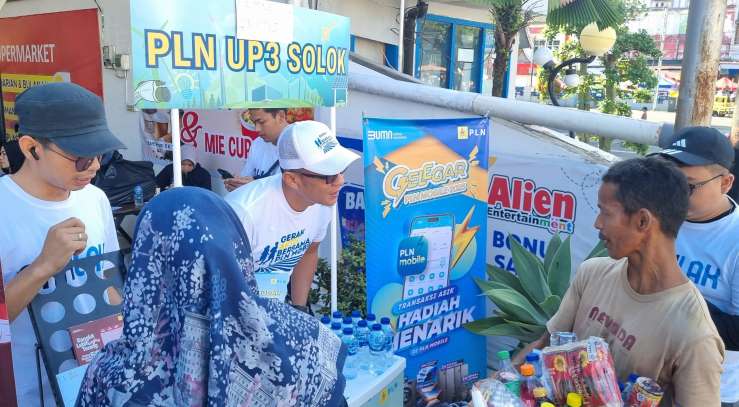 PLN UP3 Solok dan ULP Solok hadirkan stand sosialisasi promo tambah daya listrik dalam ajang Car Free Day (CFD) di Jalan Sudirman, Kota Solok, Minggu pagi (18/5/2025).