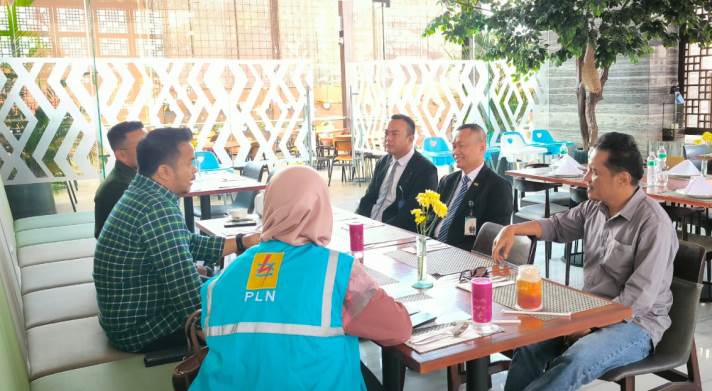 Manajemen PLN Bukittinggi memperkuat pelayanan dengan pendekatan langsung ke pelanggan bisnis.