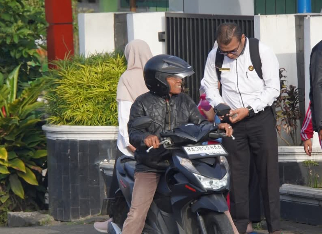 Seluruh ASN dan non-ASN diimbau menggunakan angkutan umum ke kantor setiap hari Rabu.(Foto: Dinas Kominfo)