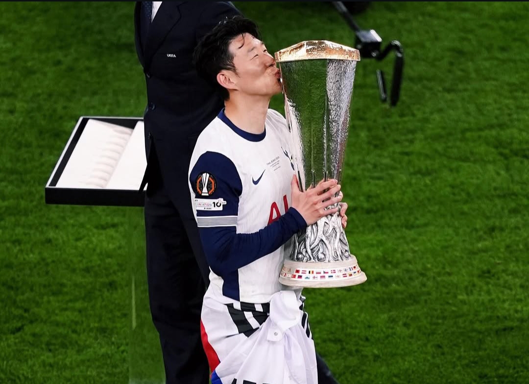 Kapten sekaligus striker andalan Tottenham Hotspur, Son Heung-Min, salah satu pemain yang tak menerima medali kemenangan di panggung.(Foto: Instagram @hm_son7)