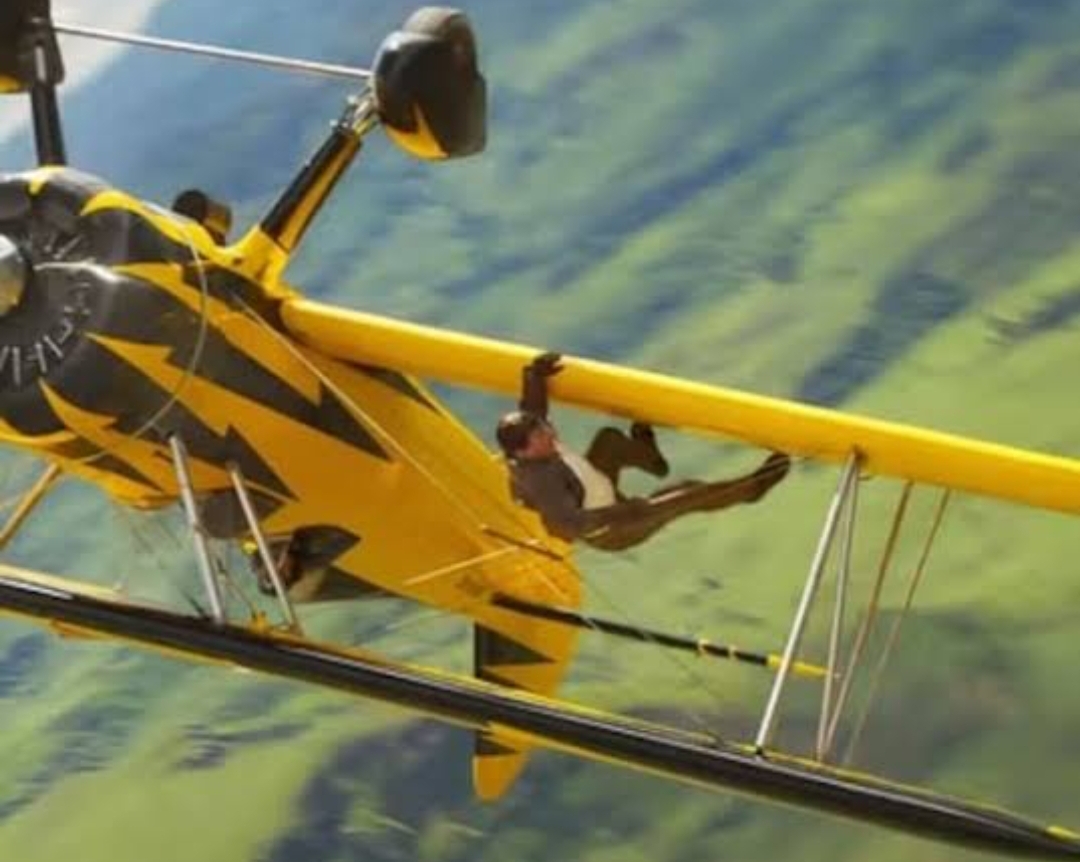 Tom Cruise melakukan aksi ekstrem untuk film Mission: Impossible terbaru di pesawat biplan yang terbang dengan kecepatan 200 km/jam. (Foto Paramount Pictures)
