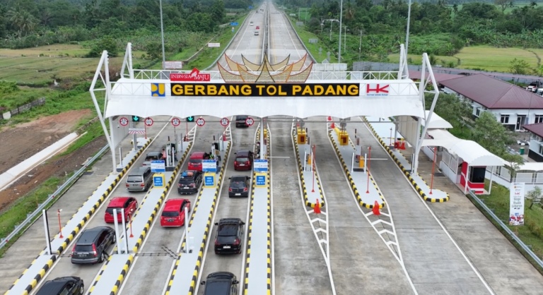 Gerbang Tol Padang-Sicincin, Sumatera Barat.