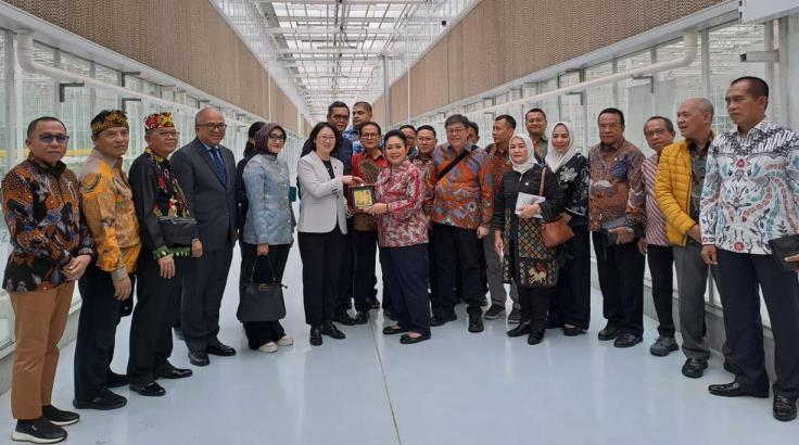 Kunjungan kerja Ketua Komisi IV DPR RI, Titiek Soeharto bersama 15 anggota ke China Academy of Agricultural Sciences (CAAS) di Beijing, Kamis (22/5/2025).