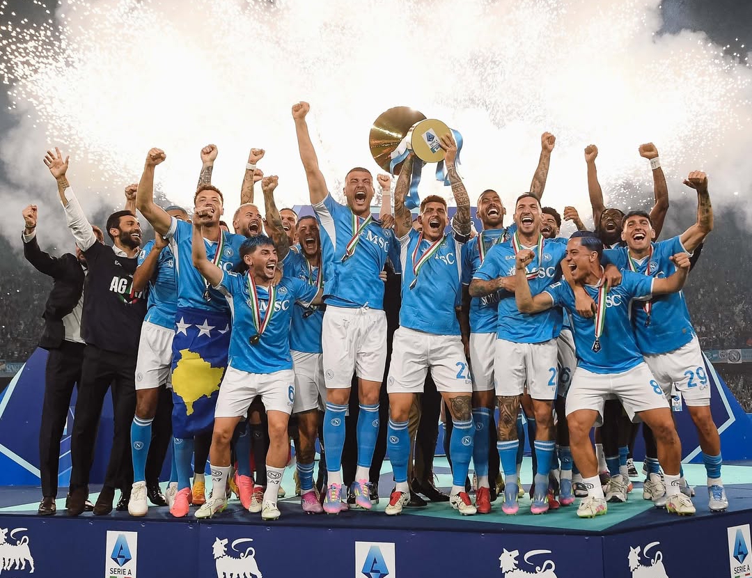 Napoli menjuarai Serie A 2024/2025 setelah mengalahkan Cagliari dengan skor 2-0 pada laga penutup musim, Sabtu dinihari WIB (24/5/2025), di Stadion Diego Armando Maradona. (Foto: Napoli)