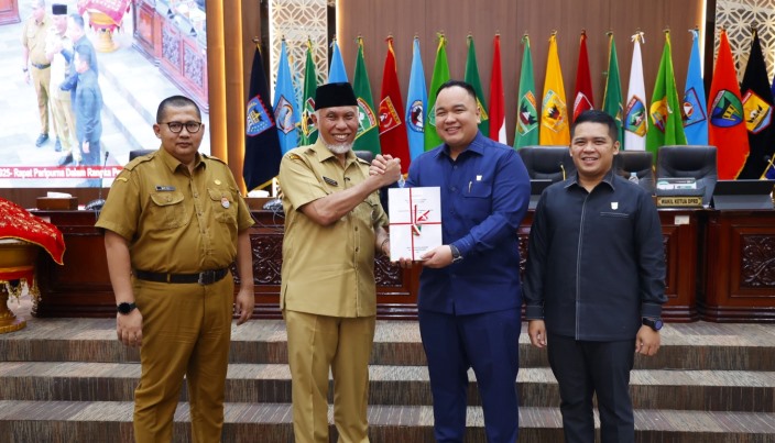 Gubernur Sumbar Mahyeldi sampaikan nota pengantar Ranperda RPJMD Sumbar 2025&ndash;2029, dalam Sidang Paripurna DPRD Sumbar, Senin (27/5/2025).