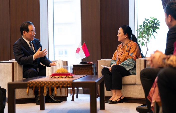 Ketua DPR RI Puan Maharani saat bertemu dengan Ketua Parlemen Jepang, Nukaga Fukushiro dalam kunjungan kerjanya di Tokyo, Rabu (28/5/2025). Foto: Ist/vel