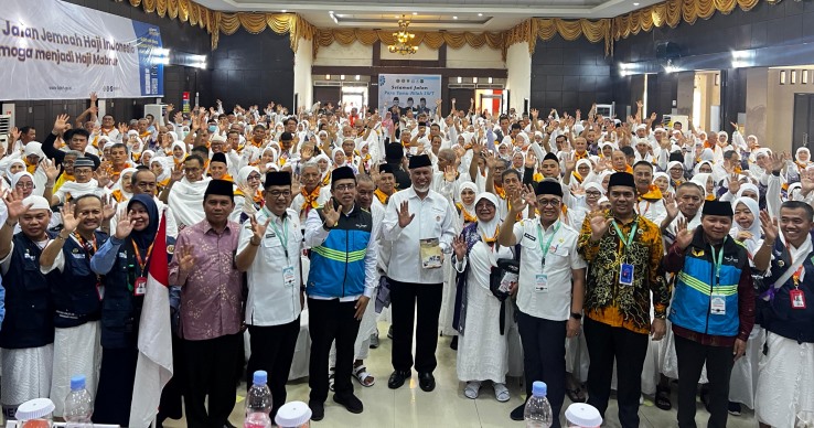 Kloter 14 Embarkasi Padang dengan total 420 jemaah telah dilepas keberangkatannya pada Rabu (28/5/2025) oleh Gubernur Sumatera Barat, Mahyeldi.