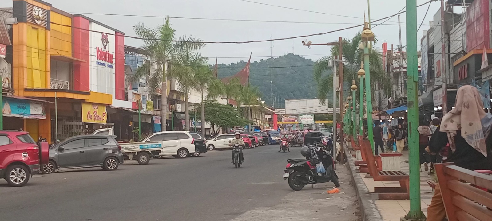 Kondisi terkini kawasan Jalan Permindo Pasar Raya Padang yang mulai terbebas dari PKL, kemarin.