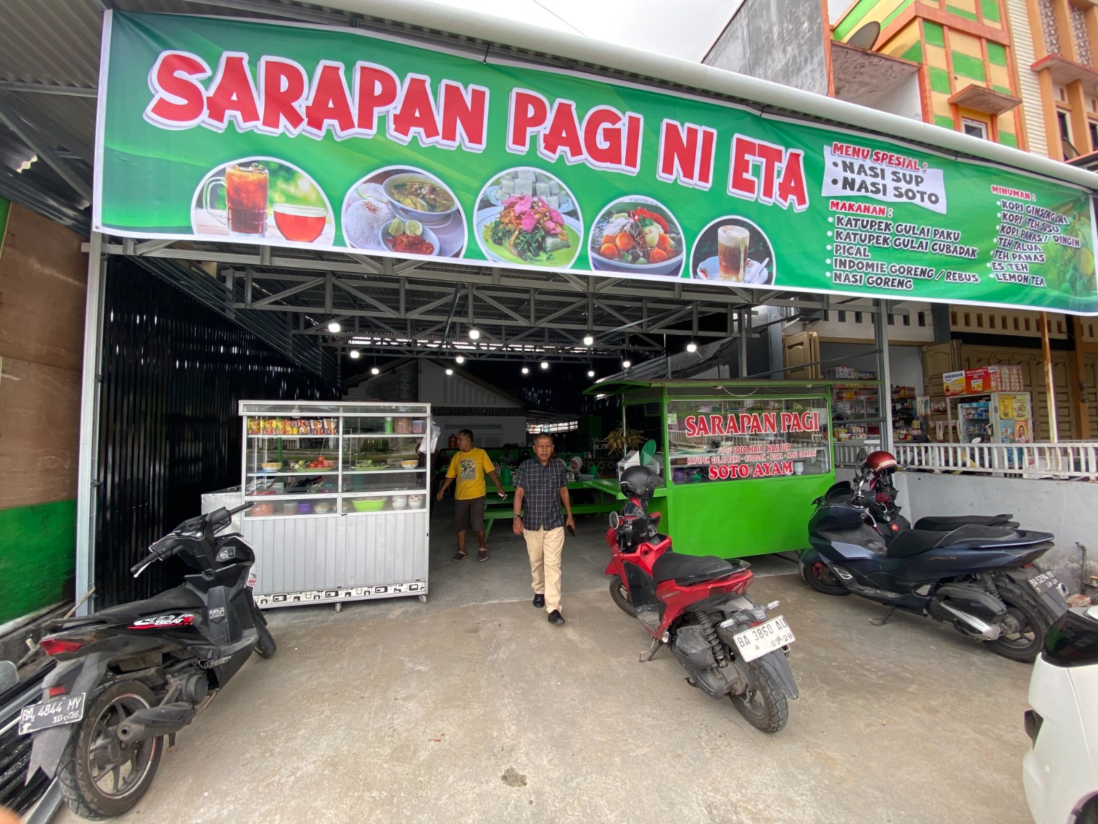 Usaha sarapan pagi &rdquo;Sarapan Pagi Ni Eta&rdquo; di Koto Nan Ampek, Payakumbuh menjadi salah satu favorit warga sekitar.