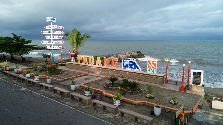 Sesudut Pantai Padang, Sumatera Barat. (Foto: Diskominfo Padang)