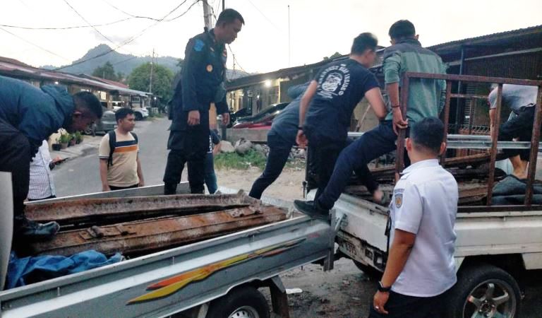 Barang bukti dan kendaraan pelaku telah diamankan di Polsek Padang Timur untuk proses hukum lebih lanjut.