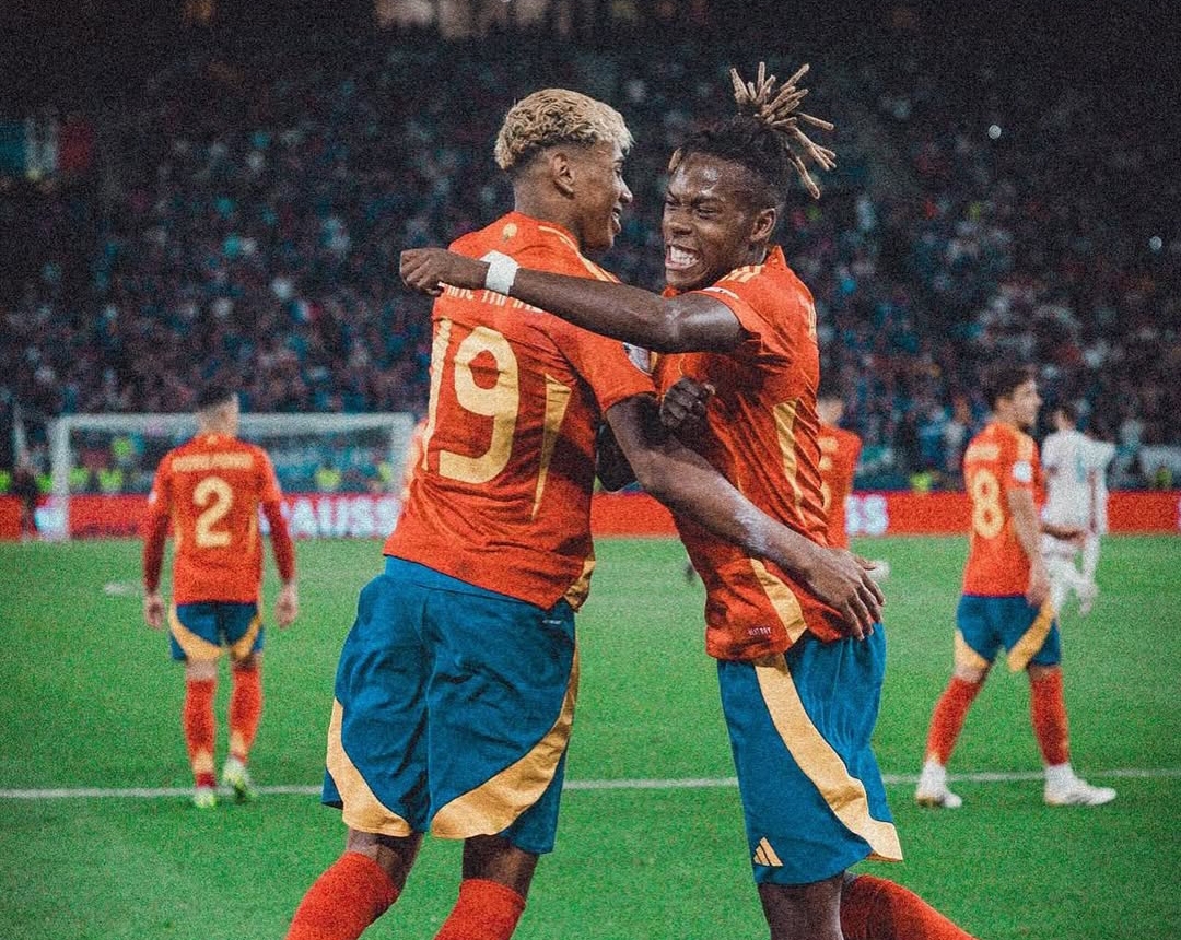 Selebrasi Lamine Yamal dan Nico William saat Spanyol melaju ke final UEFA Nations League 2025 usai kalahkan Prancis 5-4 pada semifinal, Jumat dinihari WIB (6/6/2025).(Foto: IG @lamineyamal)