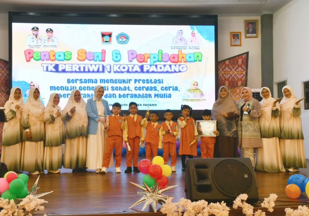 Pentas seni dan perpisahan murid TK Pertiwi 1 di Youth Center, Kamis (5/6). Ajang apresiasi kreativitas & karakter.(Foto: Prokopim)