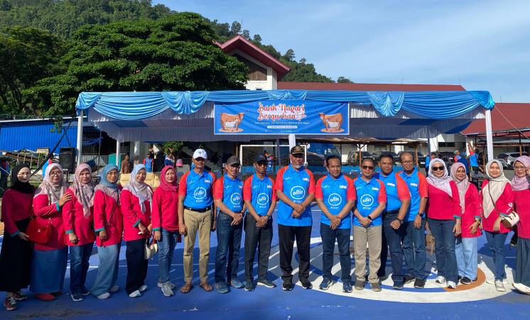 Gubernur Sumbar Mahyeldi hadiri kegiatan Bank Nagari Berqurban 2025, di Kantor Pusat Bank Nagari Pegambiran Kota Padang, Minggu (8/6).