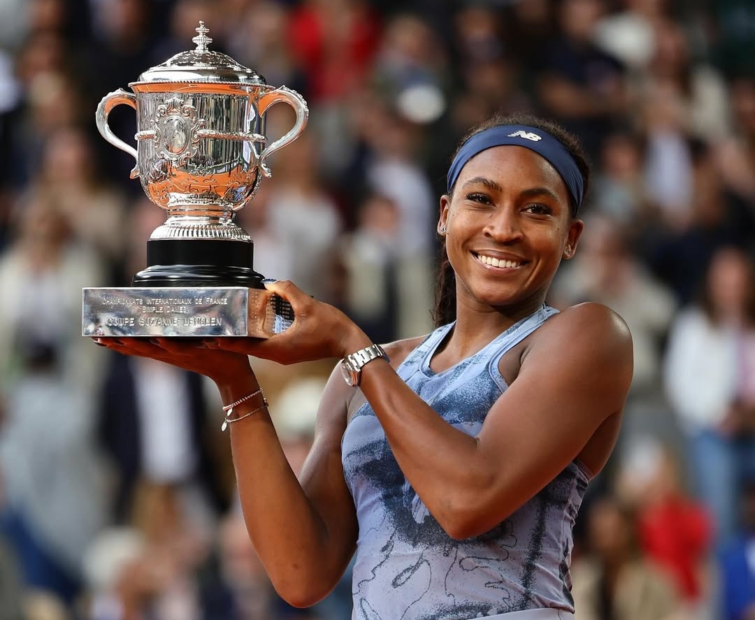 Coco Gauff berhasil menorehkan sejarah baru dengan menjuarai Prancis Terbuka 2025. (Foto: Instagram @rolandgarros)