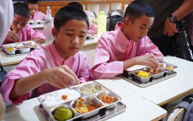 Program MBG dimulai di Padang sejak 3 Juni 2025, satu porsi makanan bergizi hanya Rp8.000 hingga Rp10.000.