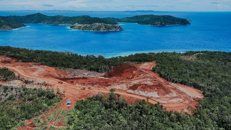 Pulau Gag di gugusan pulau-pulau Raja Ampat Papua, yang sejak dua tahun lalu ada aktivitas pertambangan nikel. (ist)