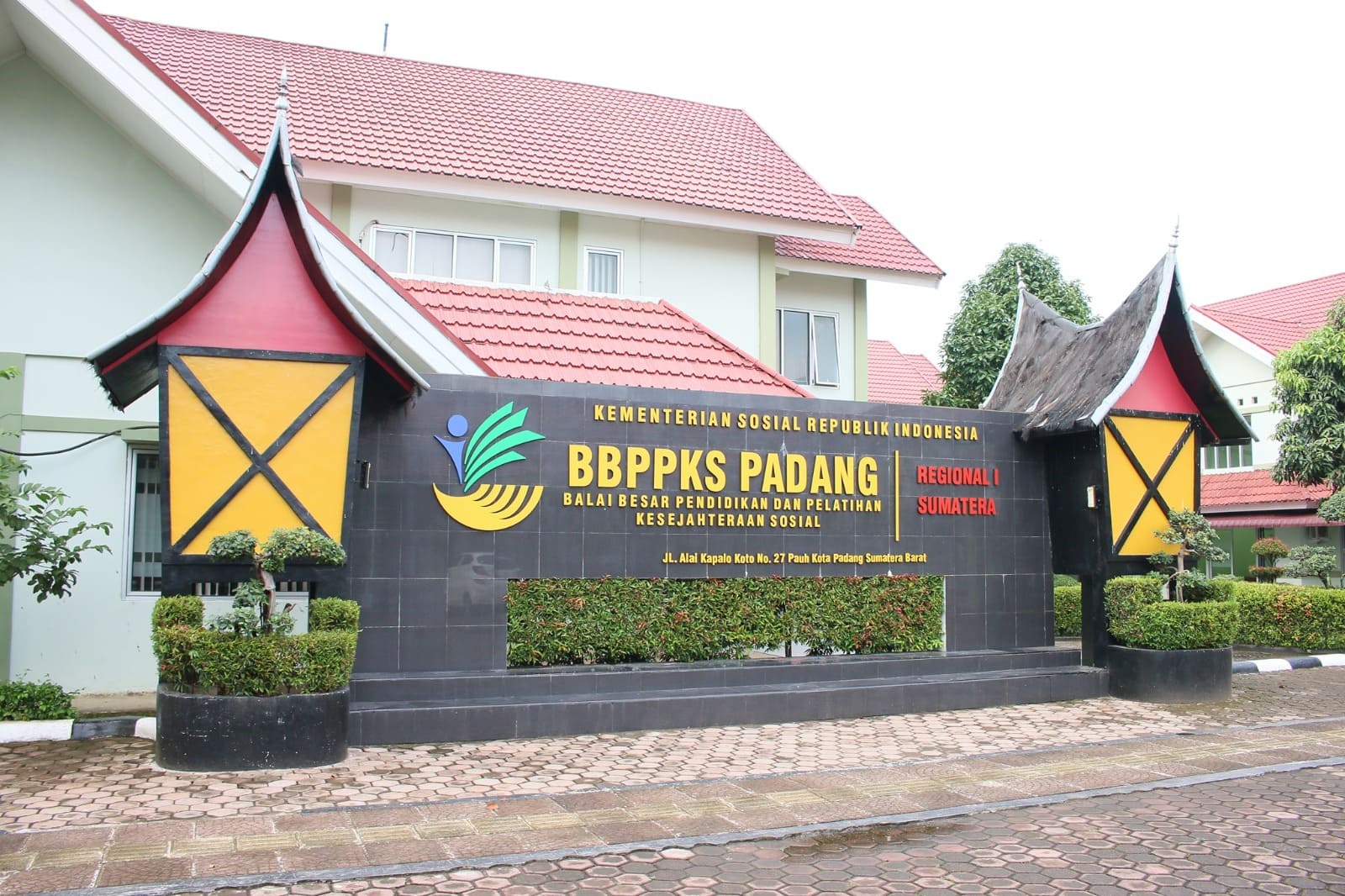 Gedung BBPPKS Padang direncanakan akan menjadi tempat belajar Sekolah Rakyat di Kota Padang yang dimulai pada Juli mendatang.