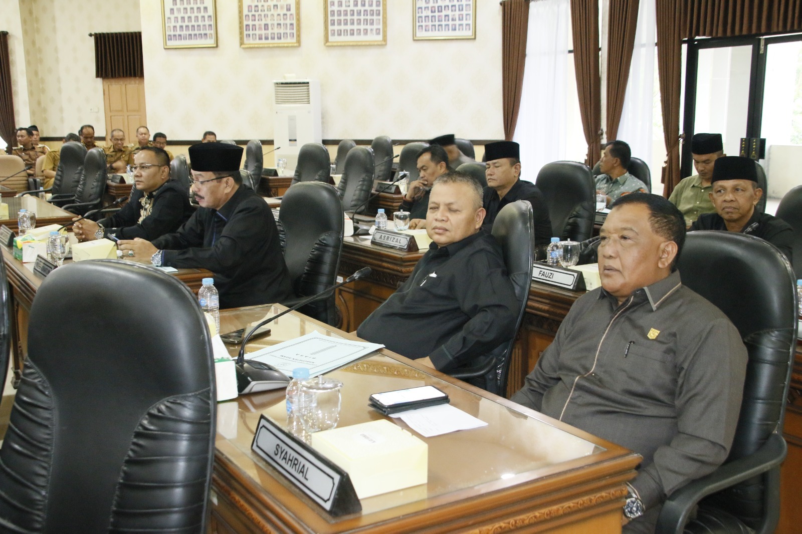 DISOROT: Anggota DPRD Agam saat mengikuti rapat paripurna Penyampaian Pandangan Umum Fraksi terhadap Ranperda Pertanggungjawaban Pelaksanaan APBD Agam 2024.(HUMAS DPRD AGAM FOR PADEK)