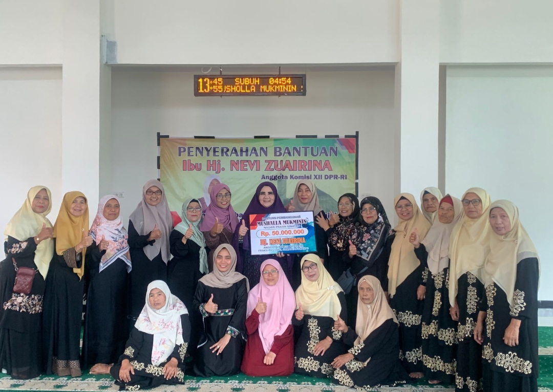 Anggota DPR RI Nevi Zuairina salurkan bantu TJSL untuk dua musholla di Kabupaten Agam. (Foto: Tim NZ)